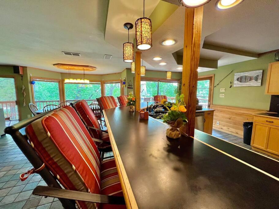 The River Haven - Sleeps 32 - On Guadalupe River シギーン エクステリア 写真