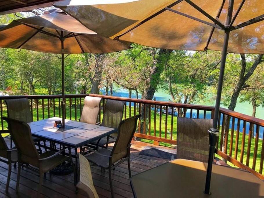 The River Haven - Sleeps 32 - On Guadalupe River シギーン エクステリア 写真