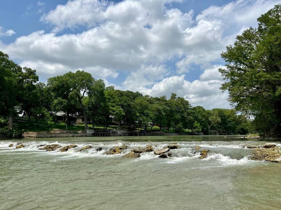 The River Haven - Sleeps 32 - On Guadalupe River シギーン エクステリア 写真