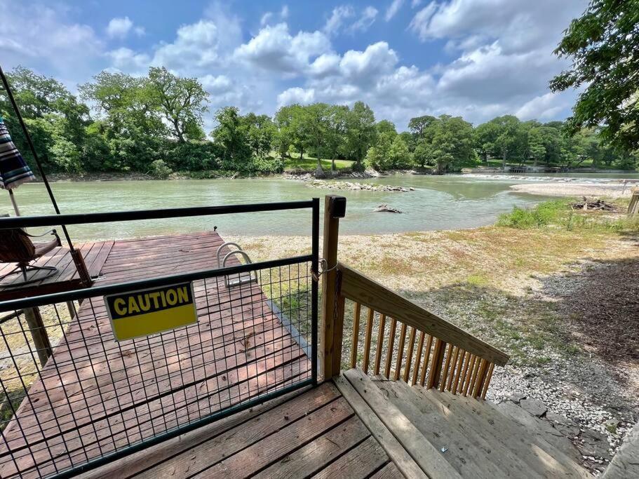 The River Haven - Sleeps 32 - On Guadalupe River シギーン エクステリア 写真