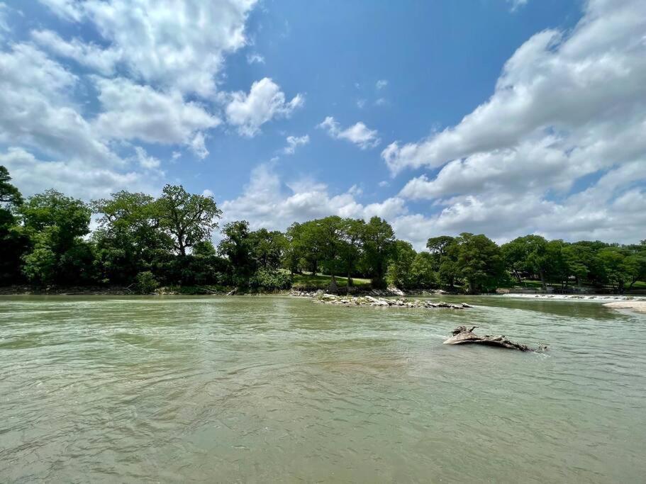 The River Haven - Sleeps 32 - On Guadalupe River シギーン エクステリア 写真