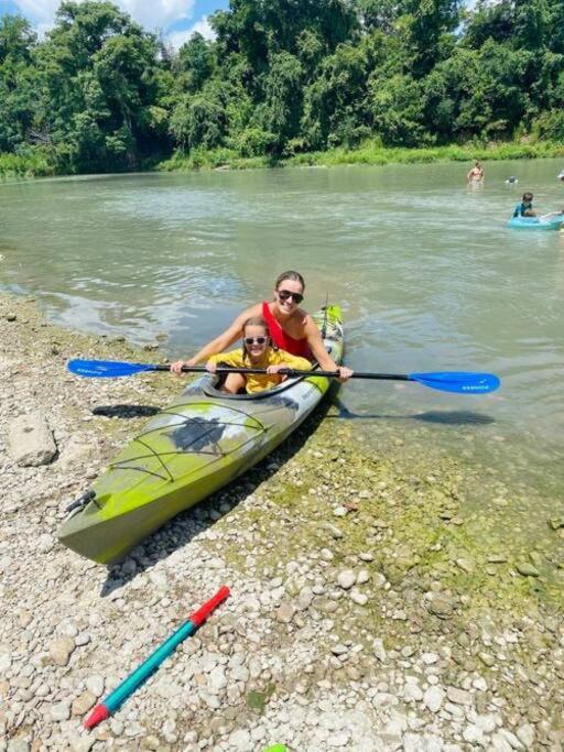 The River Haven - Sleeps 32 - On Guadalupe River シギーン エクステリア 写真