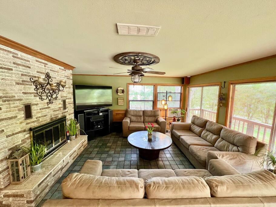 The River Haven - Sleeps 32 - On Guadalupe River シギーン エクステリア 写真