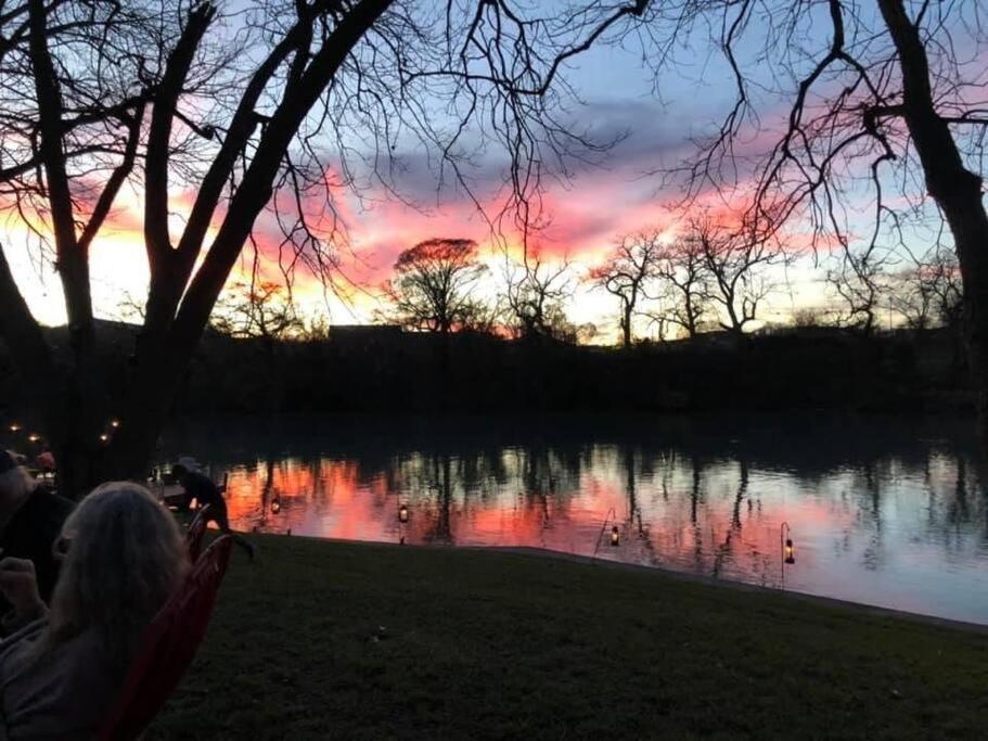 The River Haven - Sleeps 32 - On Guadalupe River シギーン エクステリア 写真