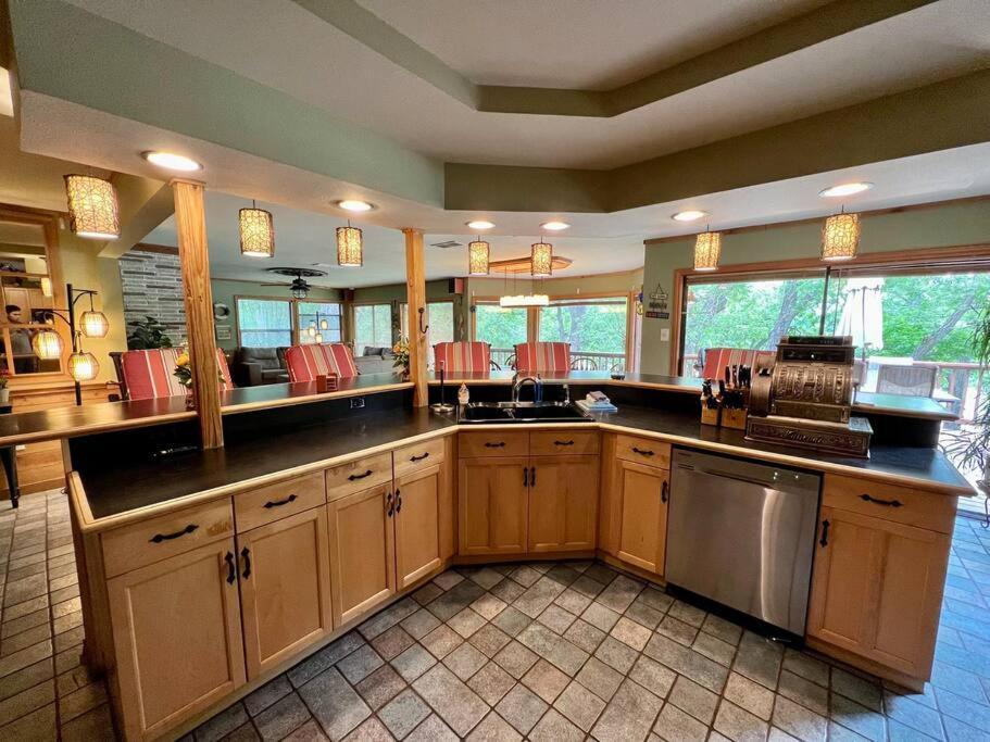The River Haven - Sleeps 32 - On Guadalupe River シギーン エクステリア 写真