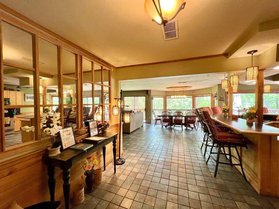 The River Haven - Sleeps 32 - On Guadalupe River シギーン エクステリア 写真