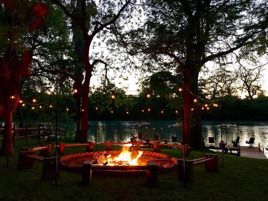 The River Haven - Sleeps 32 - On Guadalupe River シギーン エクステリア 写真